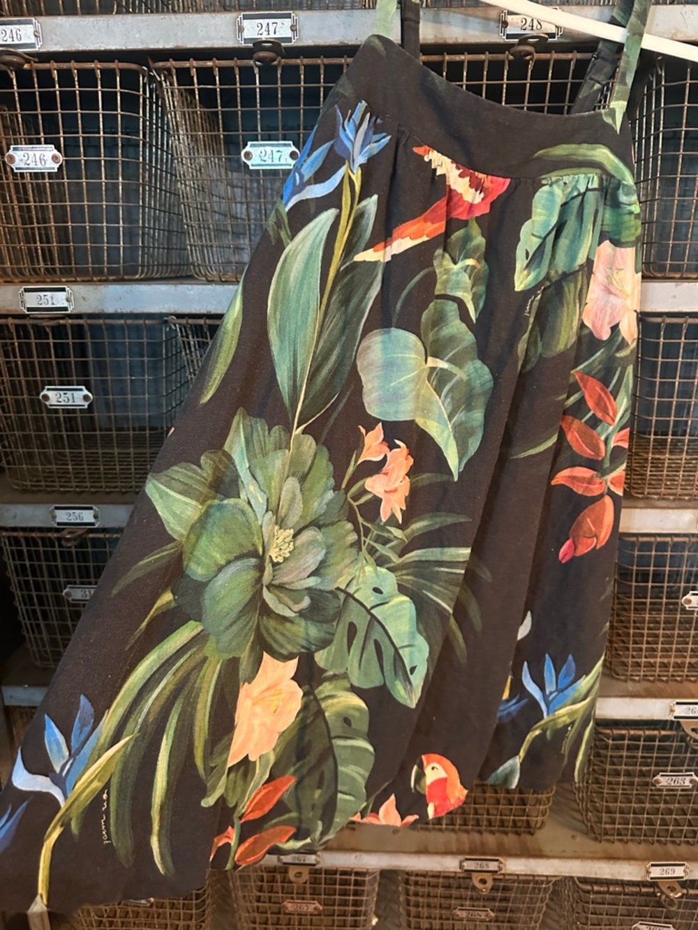 FARM Rio Black Midnight Macaw Fiesta
Linen Blend Mini Dress Size: Small 🦜🌴 - Picture 7 of 14